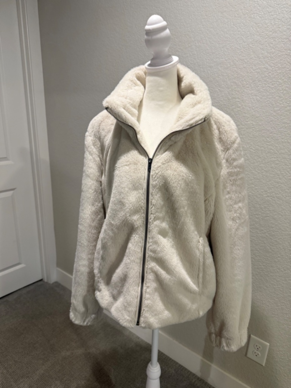 Sanctuary White Faux Fur Jacket Cozy Hooded Zip Plush Cropped Teddy Women